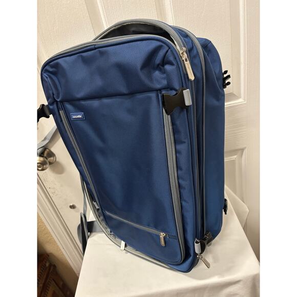 Amazon Basics Convertible Travel Backpack Carry-On Approx. 22x14x9 inches blue - Picture 10 of 14